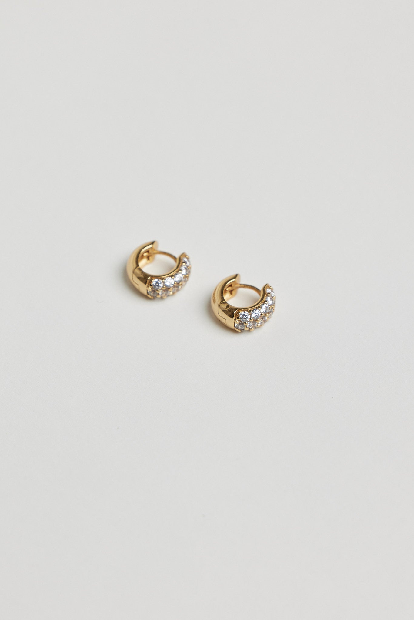 #Material_gold plated