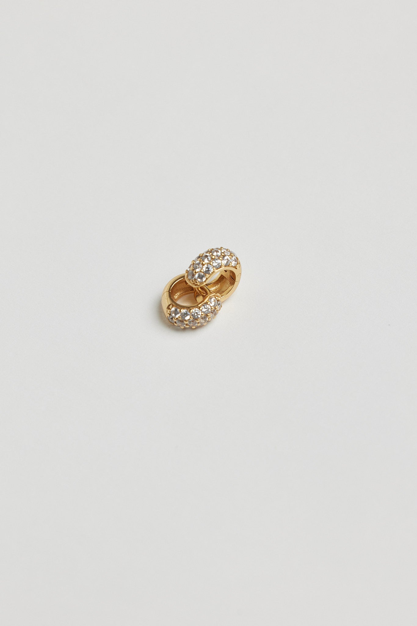 #Material_gold plated